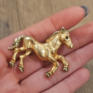 Charming Gold Horse Brooch